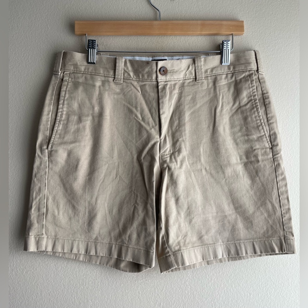 New J.Crew Men Chino Shorts Tan Size 32